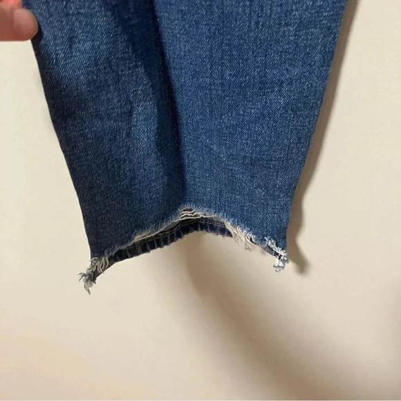 Abercrombie & Fitch  the Mom High Rise distressed Jeans raw hem - Picture 3 of 5